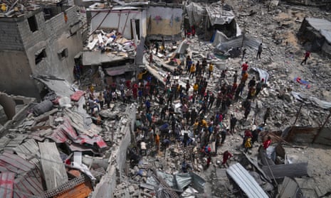  Israeli attacks on southern Gaza kill at least 40 people – video